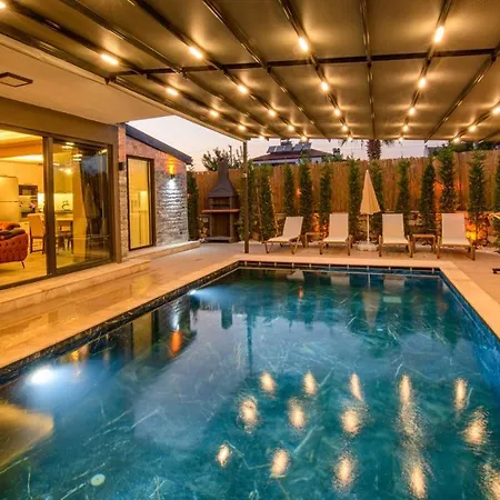 Söğüt 4 - 4 Bedroom With Jacuzzi In Villa Fethiye
