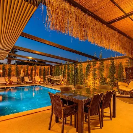 Söğüt 4 - 4 Bedroom With Jacuzzi In *