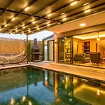 Soeguet 4 - 4 Bedroom With Jacuzzi In *