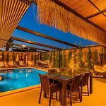 Söğüt 4 - 4 Bedroom With Jacuzzi In *