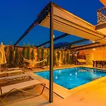 Soeguet 4 - 4 Bedroom With Jacuzzi In フェティエ