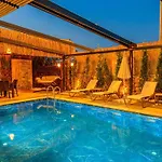Soeguet 4 - 4 Bedroom With Jacuzzi In * フェティエ