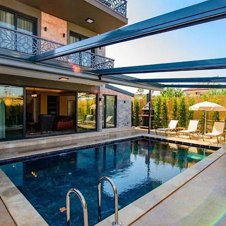 Soeguet 4 - 4 Bedroom With Jacuzzi In *