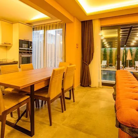 Villa Soeguet 4 - 4 Bedroom With Jacuzzi In Fethiye