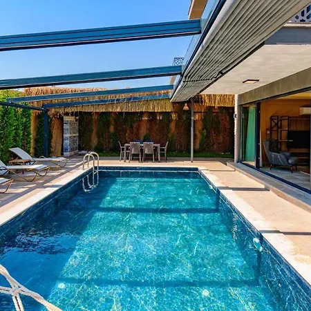 Soeguet 4 - 4 Bedroom With Jacuzzi In Villa Fethiye