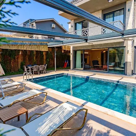 Soeguet 4 - 4 Bedroom With Jacuzzi In Villa Fethiye