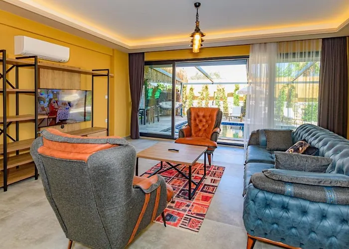 빌라 Soeguet 4 - 4 Bedroom With Jacuzzi In 페티예