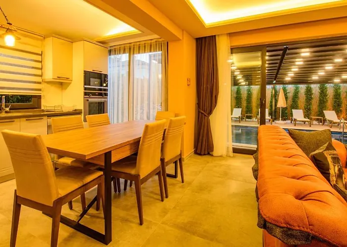 빌라 Soeguet 4 - 4 Bedroom With Jacuzzi In 페티예