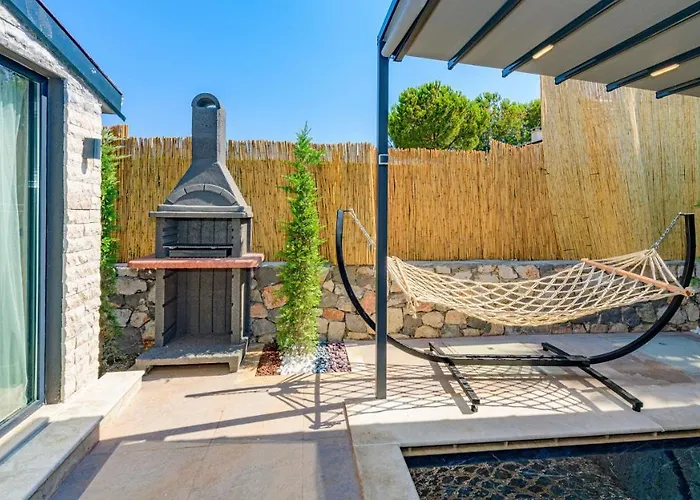 빌라 Soeguet 4 - 4 Bedroom With Jacuzzi In 페티예