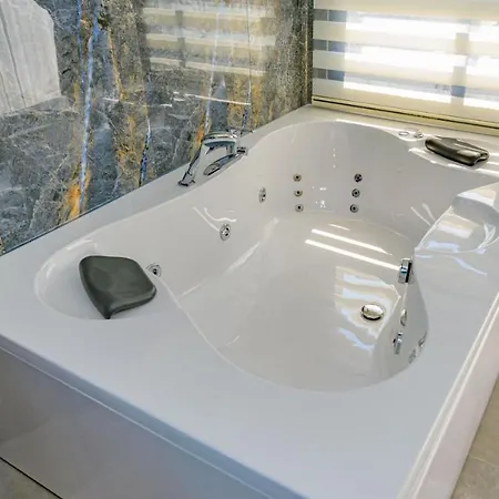 Söğüt 4 - 4 Bedroom With Jacuzzi In * Fethiye