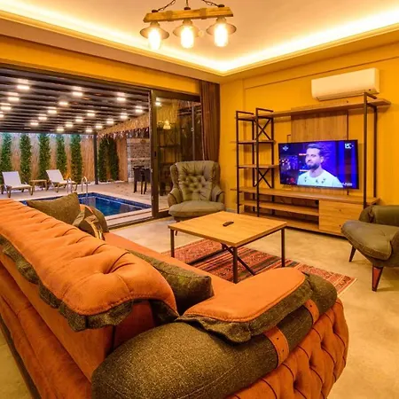 Soeguet 4 - 4 Bedroom With Jacuzzi In * フェティエ