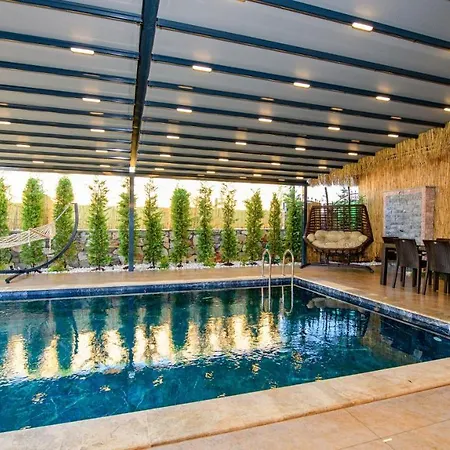 Soeguet 4 - 4 Bedroom With Jacuzzi In Fethiye