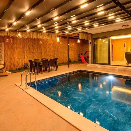 Soeguet 4 - 4 Bedroom With Jacuzzi In Willa *