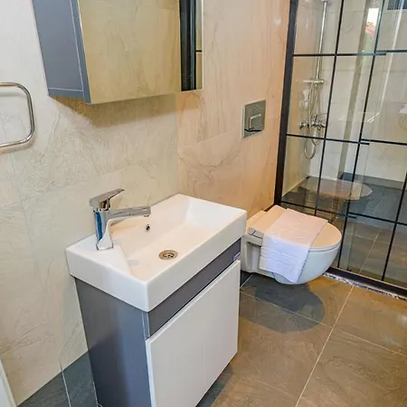 Soeguet 4 - 4 Bedroom With Jacuzzi In Fethiye