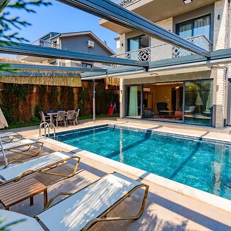 Soeguet 4 - 4 Bedroom With Jacuzzi In Willa Fethiye